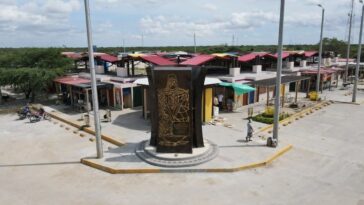Maicaeros recibieron monumento que rinde homenaje a la multiculturalidad