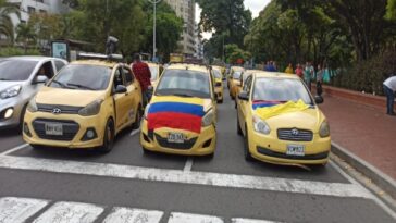 “No nos vamos a mover” y se van a tomar un trago: taxistas de Cali en la CAM por el precio de la gasolina y la app de transporte