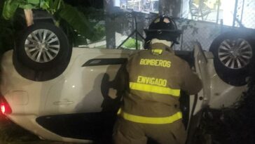 Otro carro cayó desde parqueadero elevado en el área metropolitana de Medellín