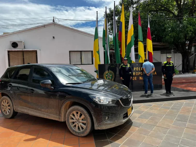 Policía incautó dos vehículos con placas y marcas falsas