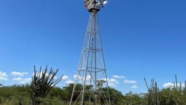 El molino de viento de la comunidad Karraloutamana, fue reparado por parte de la multinacional Cerrejón, situación que mejorará el acceso al agua de más de 370 personas de la comunidad, entre ellos, alrededor de 70 niños pertenecientes a una institución educativa.