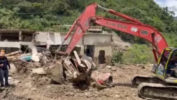 Rescatan cadáver de menor de edad víctima de avalancha en Quetame, Cundinamarca