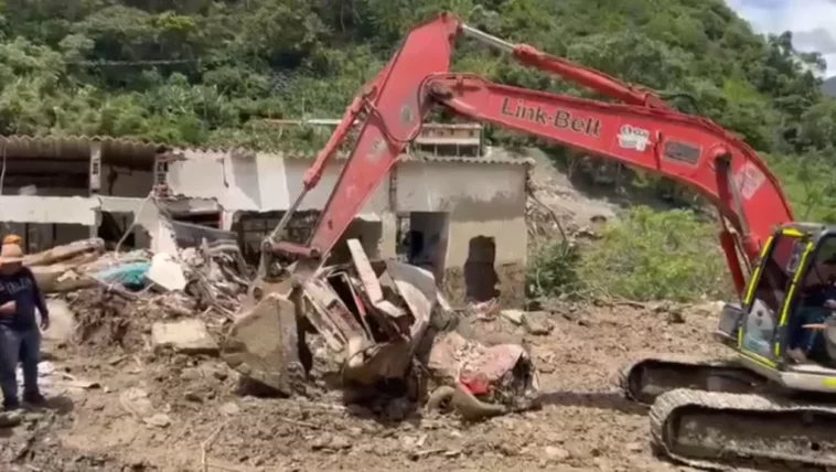 Rescatan cadáver de menor de edad víctima de avalancha en Quetame, Cundinamarca