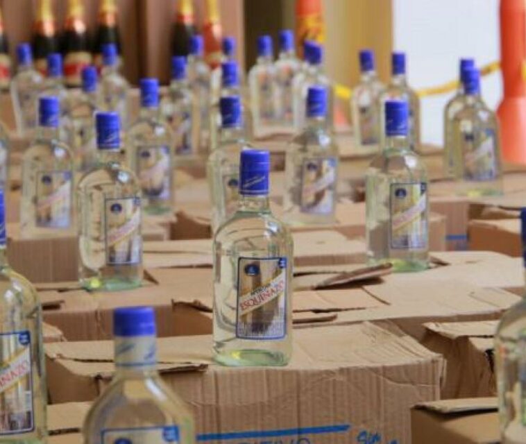 Se incautaron más de 38.000 botellas de licor de contrabando en 2023
