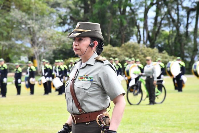 Shirley, más allá del uniforme