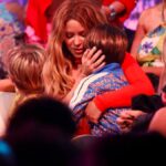 VIDEO: El tierno gesto de Sasha con Shakira que conmovió a todos en los Premios Juventud 2023