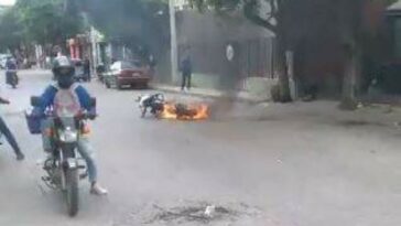 Video: caos en Santa Marta tras la muerte de un joven durante procedimiento policial