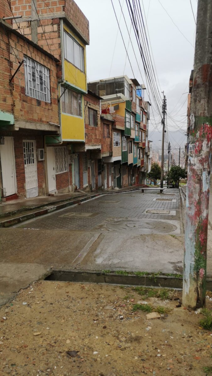 Yolanda, la mujer que fue torturada y asesinada en una casa de Ciudad Bolívar Yolanda Acosta, de 73 años, fue hallada amordazada, torturada y asfixiada al interior de su casa en Ciudad Bolívar. El responsable se le fugó a las autoridades.