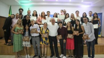 Alcalde premió a los jóvenes más destacados de Armenia