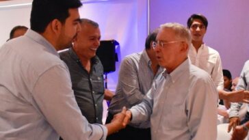 Álvaro Uribe Vélez le echó pullas a Gustavo Petro por las Eps en quiebra