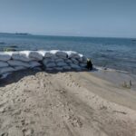 Autoridades destruyen espolón irregular construido en playa de Don Jaca 