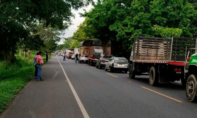 Cierran vía en Uré: habitantes indignados por incumplimiento en pavimentación