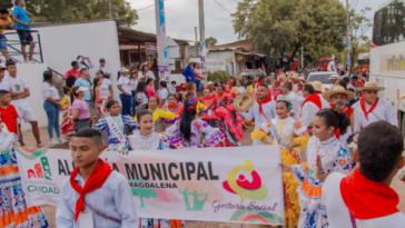Desfile Pocabuyano iluminó el 39º Festival Nacional de la Cumbia en El Banco
