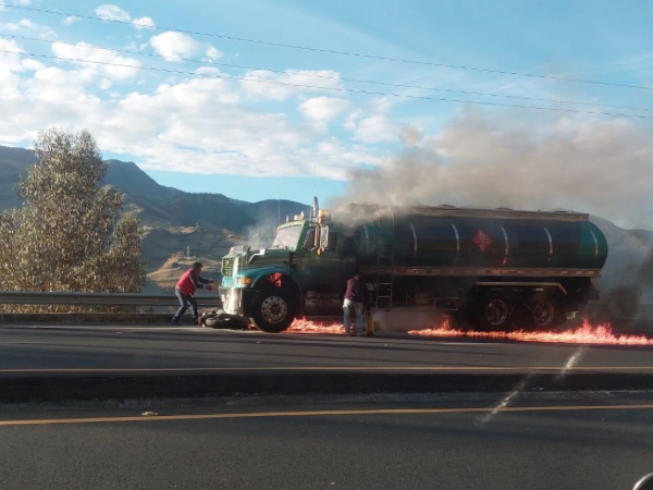 El carrotanque que se incendió en Tangua, fue por un accidente con una moto