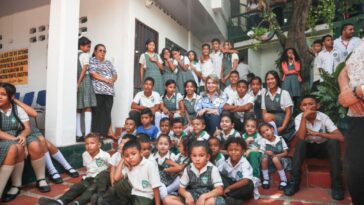 Entregan adecuaciones en los colegios 20 de Octubre y 11 de Noviembre 