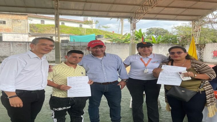 Familias campesinas de La Palma en Cundinamarca reciben títulos de propiedad