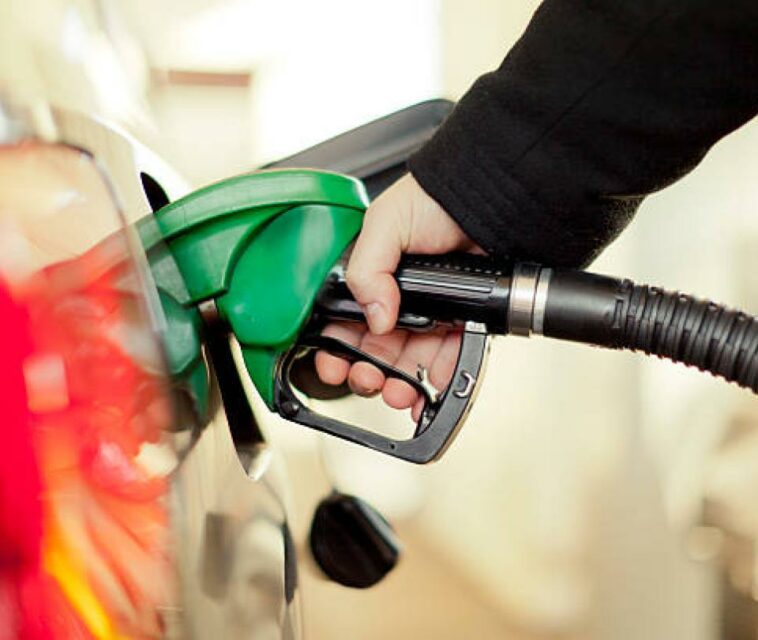 Gasolina bordeará $14.000 por galón