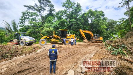 Gestión del Riesgo construye variante para garantizar la movilidad de familias campesinas en Nunchía