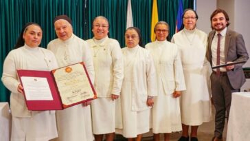 Hermanas Dominicas de la Presentación Honradas recibieron la «Orden de la Democracia Simón Bolívar» en el Grado «Cruz Comendador»