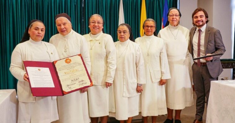 Hermanas Dominicas de la Presentación Honradas recibieron la «Orden de la Democracia Simón Bolívar» en el Grado «Cruz Comendador»