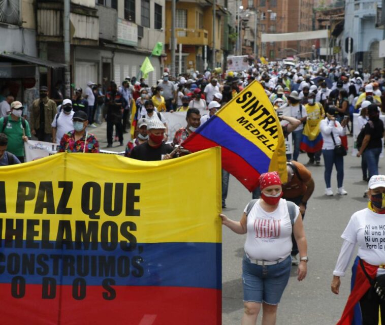 Paro de maestros en Medellín EN VIVO, cierres y avance de la marcha hoy 30 de agosto