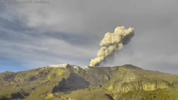 Volcán del Ruiz volvió a registrar actividad con expulsión de ceniza