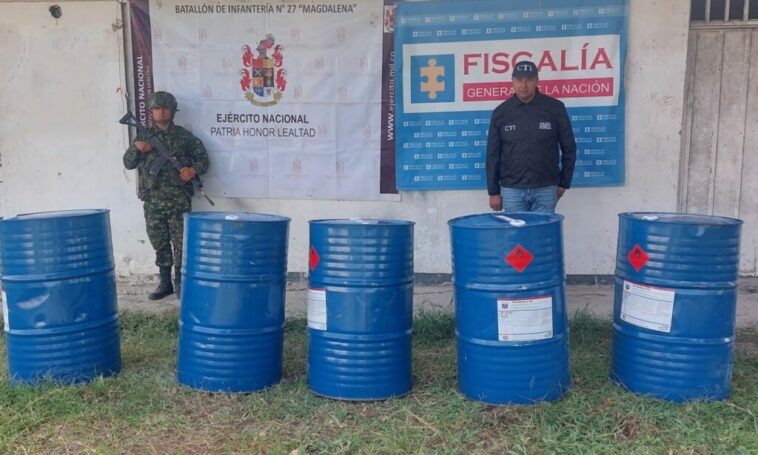 578 galones de acetona fueron incautados en vías de Neiva y Pitalito.