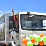 En el carro compactador estuvo Andreina García Pinto, gerente de Esepgua.