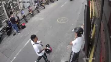 En el Centro de Manizales un conductor atropelló a un agente de tránsito y un motociclista
