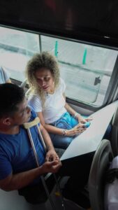 En un bus de transporte público Natalia socializa propuesta de ampliación de la tarifa diferencial