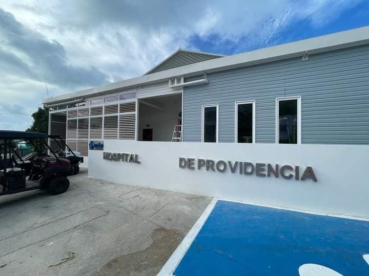 Gobierno Departamental recibió el nuevo hospital local de Providencia reconstruido tras el huracán Iota