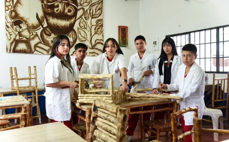 Hoy se decide si colegio de Pitalito es el mejor del mundo