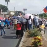 Indígenas bloquean Vía Panamericana en Cali exigiendo presencia de Gustavo Petro