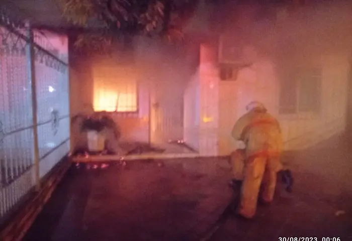 Mujer sufrió quemaduras cuando rescataba a sus hijos de un incendio