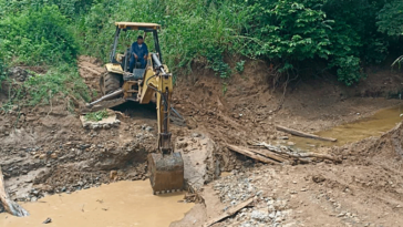 Paso provisional para atravesar la quebrada El Balsal