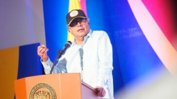 Presidente Petro asiste a la clausura de la cuarta edición de la Cumbre Mundial de Bancos en Cartagena.
