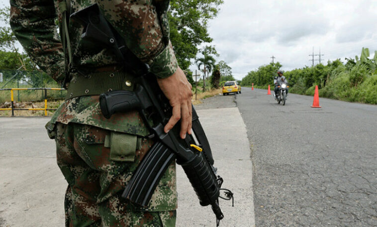 Petro ordena operaciones militares para garantizar investigación en Tierralta, Córdoba