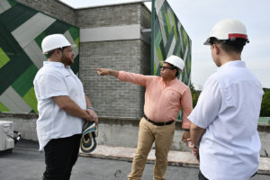 Rector de Unicórdoba y Gobernador recorren instalaciones del nuevo edificio de Laboratorios Integrales de Ciencias Básicas