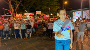 Sin maquinaria política, Liliana Yúnez sigue llenando plazas en Montería