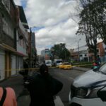 ÚLTIMA HORA: Encuentran a un taxista muerto dentro de su carro en Las Ferias Hace pocos minutos el cuerpo de un taxista fue hallado al interior de su vehículo en el sector de Las Ferias, en Engativá.