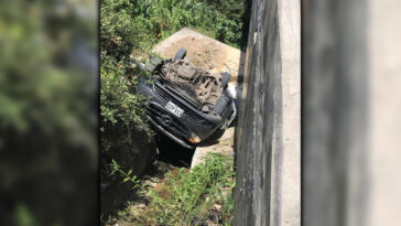 VIDEO.‘Atención’ Un micro de Andes cayó de un puente en Amagá deja varios heridos y una mujer fallecida