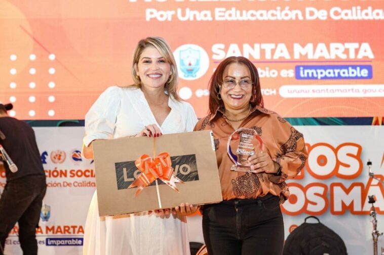Alcaldía exalta a los mejores maestros y maestras con los Premios a la Excelencia Educativa 2023