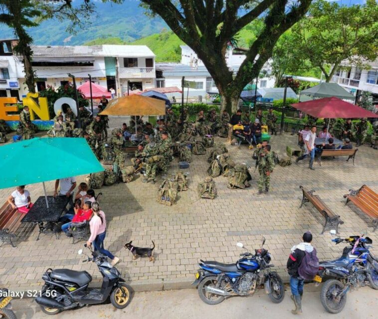 Antioquia: en asonada contra el Ejército en Briceño robaron pertenencias a soldados