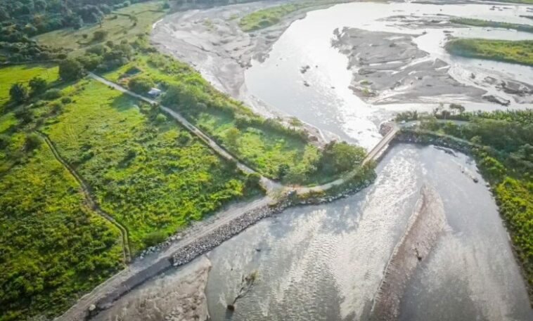 Avanza dique tipo enrocado en la despensa agrícola de Yopal