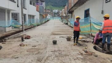 Avanza la pavimentación de calles aledañas al Hospital Clarita Santos de Sandoná
