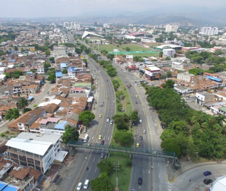 Cierre de dos meses en Autopista de Cali para obra que servirá a peatones y a la Feria