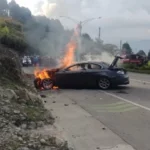 Tres heridos dejó accidente en Las Palmas: un carro se incendió
