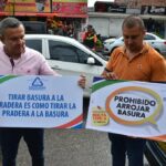 Los comerciantes se han unido con Serviciudad para entrar con fuerza y muy en serio en la campaña de recuperar la avenida La Pradera.