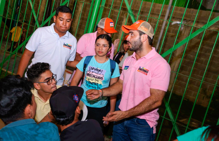 Erasmo Zuleta socializa ‘Agenda Joven’ que firmó con representantes de la juventud