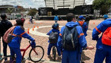 Estudiantes Capacitados en Mecánica de Bicicletas y Seguridad Vial en Funza